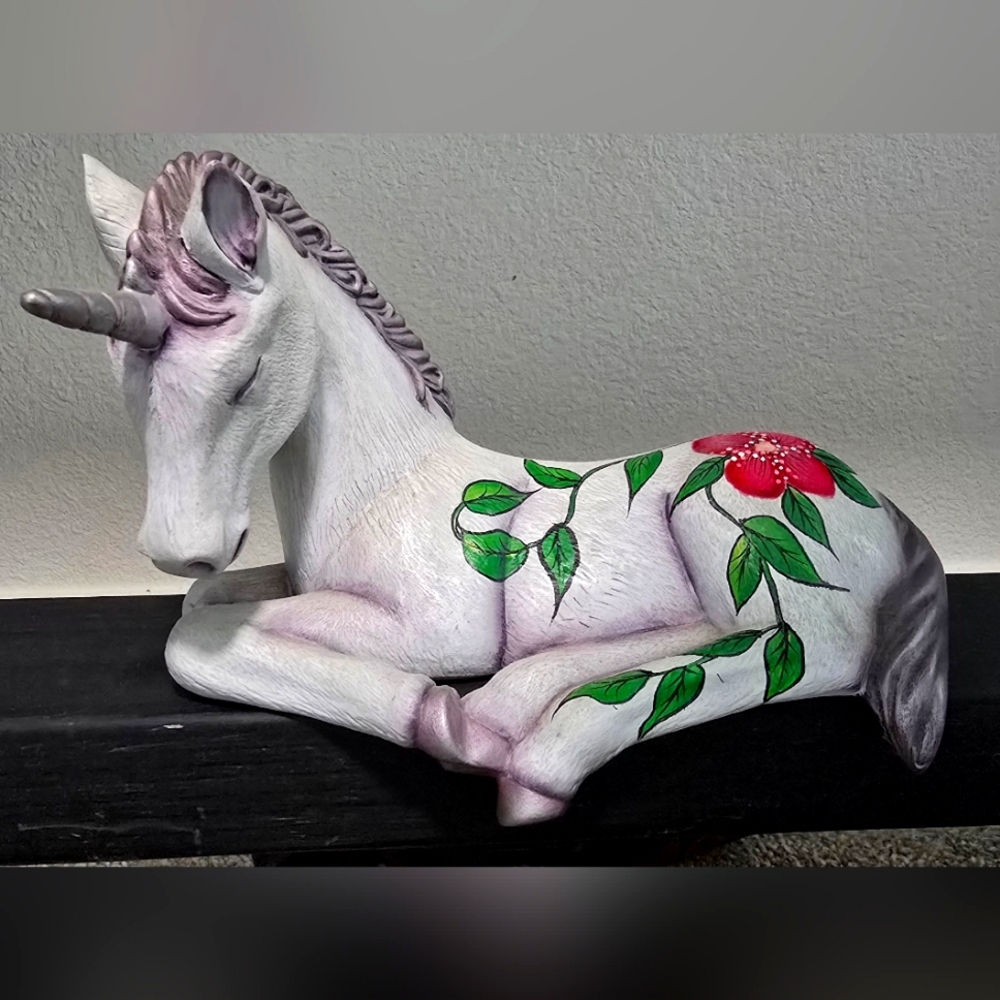 VINTAGE CERAMIC HAND PAINTED UNICORN DATED 1993